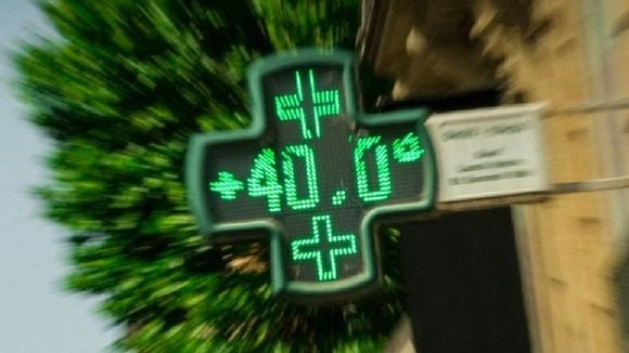 Il fait si chaud en Chine que ce pont a cédé sous la pression de la chaleur : la vidéo impressionnante