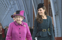 La bande-annonce vidéo de la saison 4 de The Crown, série inspirée de la vie de la reine Elizabeth II. La reine d'Angleterre au plus mal, seule Kate Middleton est absente à son chevet.