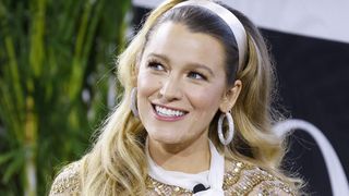 Surprise, Blake Lively est enceinte de son 4ème enfant avec Ryan Reynolds et elle a déjà un beau baby bump !