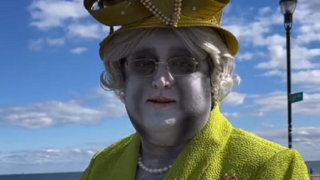 "Il a gagné Halloween", ce tiktokeur a osé le déguisement le plus trash : la reine Elizabeth II sortie de sa tombe