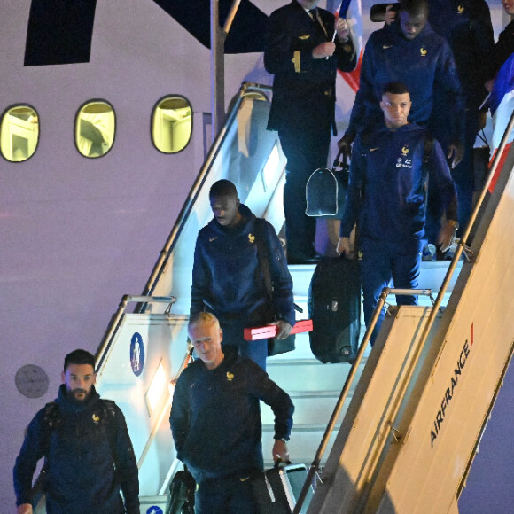 Les Bleus ont failli voyager en low cost.