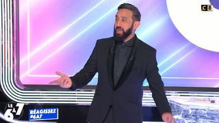 "Le gars croit qu'il a 30 ans", "T'as passé l'âge" : le nouveau look de Cyril Hanouna se fait descendre par des internautes