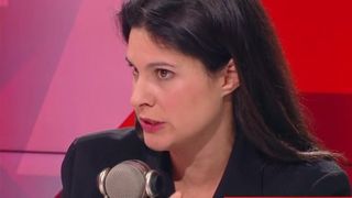 "Est-ce qu'on peut avoir plusieurs femmes en même temps ?" : Apolline de Malherbe brise un tabou avec Julien Bayou sur BFMTV