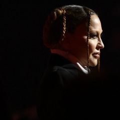 Humiliée par les internautes après les Grammy Awards, Madonna répond de la meilleure des façons aux critiques sur son visage