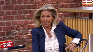 "Je vous déteste !" : Caroline Margeridon piégée par ses collègues d'Affaire conclue, elle remporte une enchère pour un objet qu'elle ne voulait vraiment pas