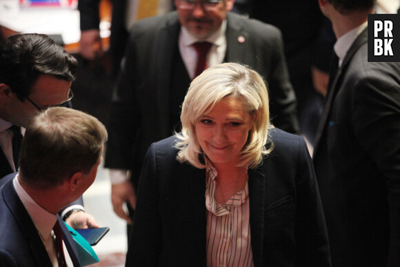 Marine Le Pen - E.Borne, la Première ministre, a recours au 49.3 lors du vote de la réforme des retraites à l'Assemblée nationale, le 16 mars 2023, sous les huées de l'opposition. © Jonathan Rebboah / Panoramic / Bestimage  E. Borne, the Prime Minister, uses 49.3 during the vote on the pension reform in the National Assembly, March 16, 2023. 