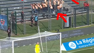 Des supporters d'Angers montrent leurs fesses pour déconcentrer le tireur de pénalty adverse, suffisant pour lui faire viser la lune ?