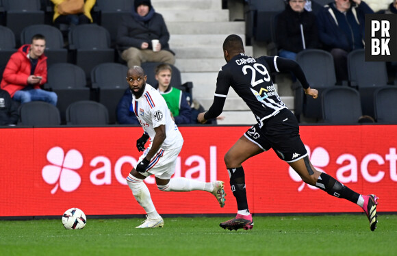 Moussa Dembele ( 9 - Lyon ) - Camara Ousmane ( 29 - Angers ) - - Match de Football de Ligue 1 Uber Eats Angers vs Lyon (1-3) à Angers, France, le 25 Février 2023. Federico Pestellini / Panoramic / Bestimage