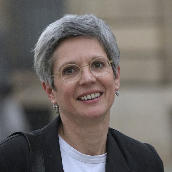 L'idée de la députée écolo ? Expliquer qu'une écologie "de droite", c'est possible. La preuve : c'est ce que privilégie l'ancien gouverneur de Californie.
Sandrine Rousseau devant l'Assemblée Nationale à Paris. Le 20 octobre 2022 © Giancarlo Gorassini / Bestimage