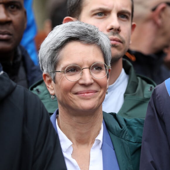 Sandrine Rousseau, députée EELV et Olivier Faure, Premier secrétaire du Parti socialiste - Des personnes participent à un rassemblement de soutien aux femmes iraniennes à Paris, France, le 2 octobre 2022. Cette manifestation a lieu suite à la mort de Mahsa Amini, décédée en garde à vue après avoir été détenue par la police des mœurs iranienne, et de Hadis Najafi, abattue lors d'une manifestation en Iran. © Stéphane Lemouton/Bestimage