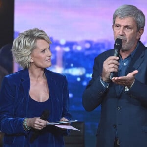 Claude Sérillon, Sophie Davant et Patrick Chêne - 36ème Edition du Téléthon à Paris. Le 2 décembre 2022 © Coadic Guirec / Bestimage