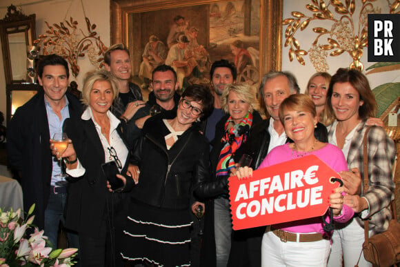 Exclusif - Caroline Margeridon, Sophie Davant, sa fille Valentine et les acheteurs de “Affaire Conclue” - Fête des puces de St Ouen au marché Biron avec les acheteurs de l'émission "Affaire conclue" le 6 octobre 2022. © Philippe Baldini / Bestimage 