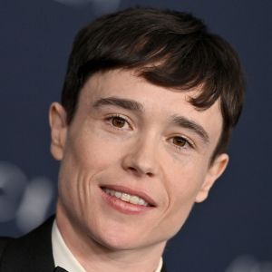 "Me voilà !", "Mon corps !" : Elliot Page célèbre plus que jamais sa vie de star trans, n'en déplaise aux transphobes
Elliot Page au photocall de la soirée du "11th Annual LACMA Art + Film Gala" à Los Angeles, le 5 novembre 2022. 
