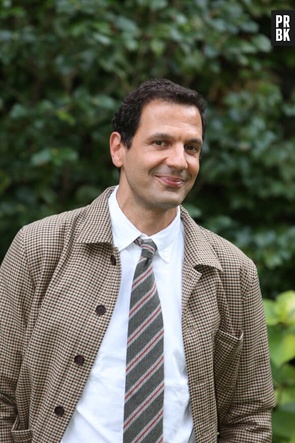 Mehdi Nebbou au photocall de la série "HPI" à l'ambassade de France à Rome, le 29 septembre 2022.