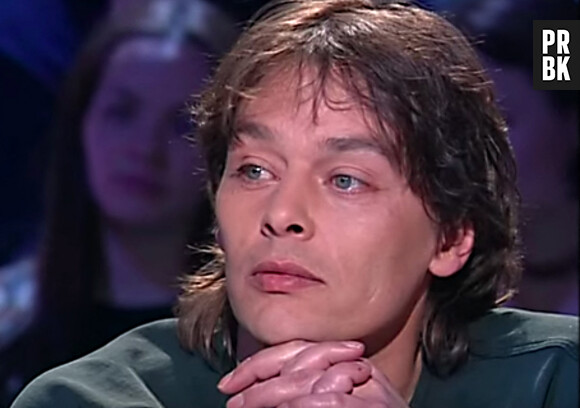 Ari Boulogne (né Christian Aaron Paffgen, fils illégitime d'Alain Delon) dans l'émission "Tout le monde en parle" d'Ardisson en 2001. © Capture TV France 2 via Bestimage