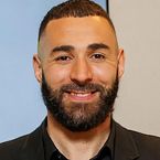 "Même Ronaldo n'a pas eu ça", "public payé pour être là" : l'hallucinante présentation de Karim Benzema en Arabie Saoudite choque les fans