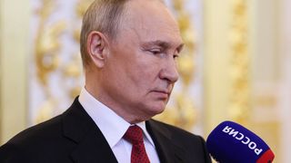 La Russie en croisade contre les personnes trans : des centaines de députés veulent faire interdire le changement de genre