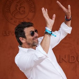 A en croire Le Point, Sophie Marceau aurait "activement participé au casting en coulisse" et ce serait notamment elle qui aurait ouvertement porté son dévolu sur Pierre Cosso, dont la tête lui revenait beaucoup plus. Un "très beau garçon", à en croire Patrick Bruel...
Patrick Bruel au village lors des Internationaux de France de tennis de Roland Garros 2023, à Paris, France, le 9 juin 2023. © Jacovides-Moreau/Bestimage 