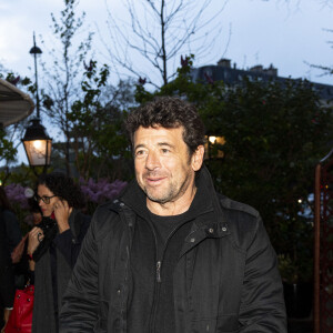 Patrick Bruel pose lors de la remise du prix littéraire "La Closerie des Lilas" à la Closerie des Lilas à Paris, le 18 avril 2023.  © Pierre Perusseau/Bestimage
