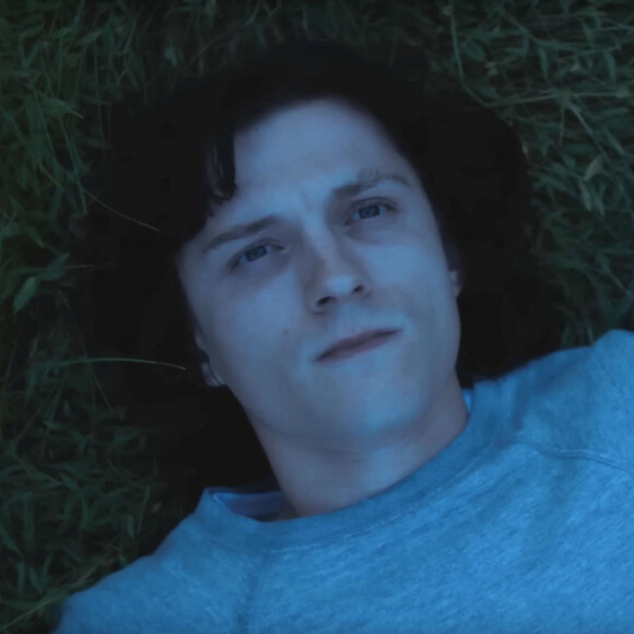 Les images de la bande-annonce du film "The Crowded Room" avec Tom Holland. 