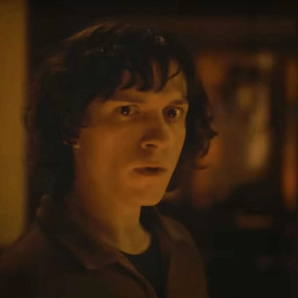 Les images de la bande-annonce du film "The Crowded Room" avec Tom Holland. 