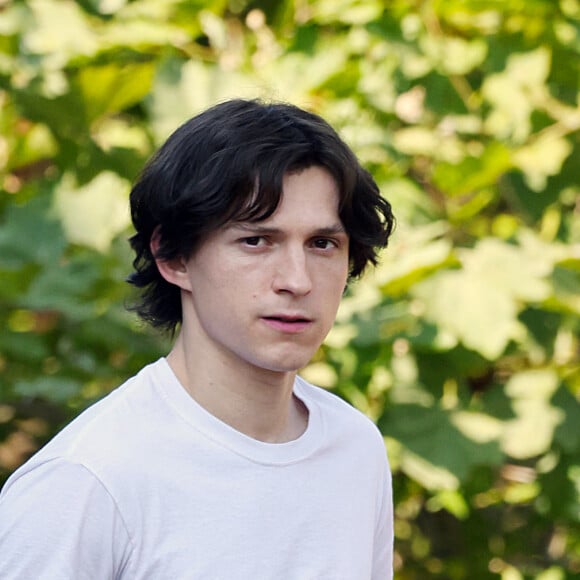 Exclusif - Tom Holland et Amanda Seyfried sur le tournage du film "The Crowded Room" à New York le 9 septembre 2022. 