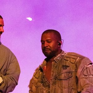 Kanye West (YE) et Drake quittent leur concert caritatif "Free Larry Hoover" au Memorial Coliseum de Los Angeles le 9 décembre 2021. 