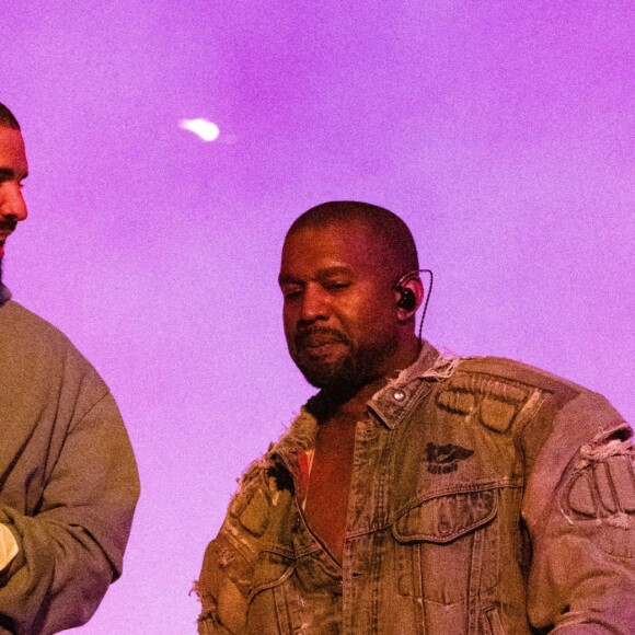 Kanye West (YE) et Drake quittent leur concert caritatif "Free Larry Hoover" au Memorial Coliseum de Los Angeles le 9 décembre 2021. 