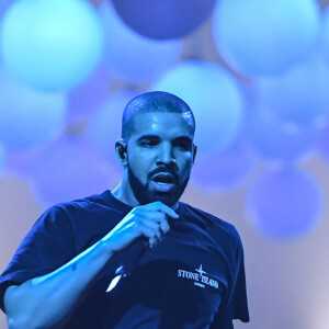 La rappeur Drake en concert à l'AccorHotels Arena lors de sa tournée "The Boy Meets World Tour" à Paris le 12 mars 2017. © Lionel Urman/Bestimage 