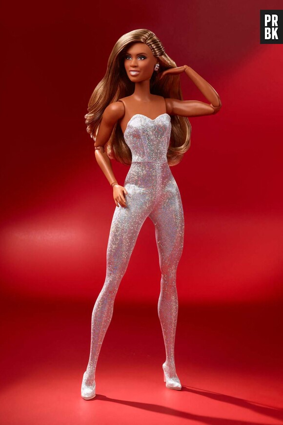 Laverne Cox est entrée dans l'histoire en devenant la toute première personne transgenre à avoir une poupée Barbie à son effigie. « Je ne peux pas le croire. J'adore sa tenue », a déclaré Laverne Cox au magazine "People". "Ce qui m'excite le plus à propos de sa présence dans le monde, c'est que les jeunes trans peuvent la voir et peut-être l'acheter et jouer avec elle, et savoir qu'il y a une Barbie fabriquée par Mattel, pour la première fois, à l'image de une personne transgenre". El Segundo (Etats-Unis). Le 26 mai 2022. 