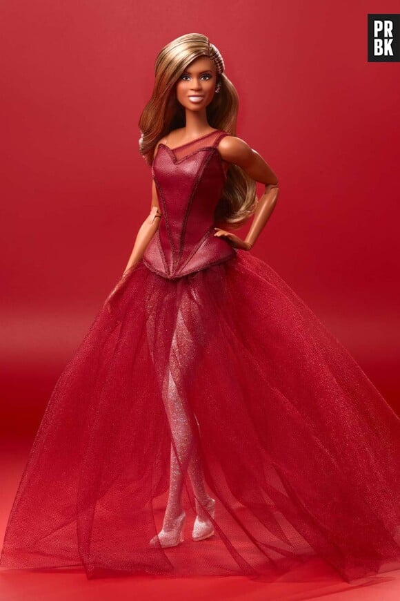 Laverne Cox est entrée dans l'histoire en devenant la toute première personne transgenre à avoir une poupée Barbie à son effigie. « Je ne peux pas le croire. J'adore sa tenue », a déclaré Laverne Cox au magazine "People". "Ce qui m'excite le plus à propos de sa présence dans le monde, c'est que les jeunes trans peuvent la voir et peut-être l'acheter et jouer avec elle, et savoir qu'il y a une Barbie fabriquée par Mattel, pour la première fois, à l'image de une personne transgenre". El Segundo (Etats-Unis). Le 26 mai 2022. 