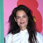 Katie Holmes, icône des années 2000, expose ses vergetures et s'inscrit fièrement dans le mouvement "body positive"