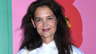 Katie Holmes, icône des années 2000, expose ses vergetures et s'inscrit fièrement dans le mouvement "body positive"