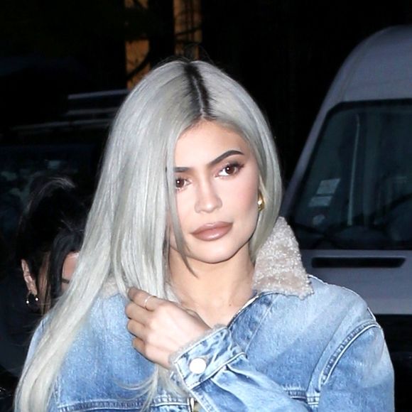 Kylie Jenner se rend au Dover Street Market Pop-up event pour faire la promotion de sa boutique Kylie pop up à New York. Après le succès de sa première boutique à Los Angeles, c’est à New York que Kylie Jenner vient d’inaugurer sa nouvelle adresse.