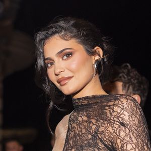 Kylie Jenner arrive pour le soirée BoF 500 du magazine The Business of Fashion à l'hôtel Shangri-La lors de la Fashion Week de Paris (PFW), France, le 1er octobre 2022. 