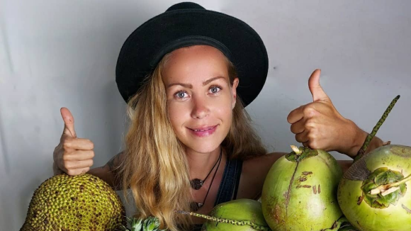 Crudivore, cette influenceuse vegan de 39 ans meurt... de faim : ses proches dénoncent son "idotie"