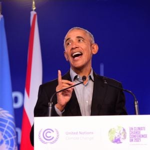 "Faire l'amour à des hommes" : la correspondance de jeunesse de Barack Obama bouscule la Toile, et les homophobes
L'ancien président américain Barack Obama assiste à la 9ème journée de la COP26 à Glasgow, Royaume Uni, le 8 novembre 2021. 