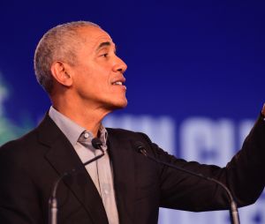 L'ancien président américain Barack Obama assiste à la 9ème journée de la COP26 à Glasgow, Royaume Uni, le 8 novembre 2021. 