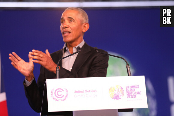 L'ancien président américain Barack Obama assiste à la 9ème journée de la COP26 à Glasgow, Royaume Uni, le 8 novembre 2021. 