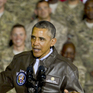 Le président américain Barack Obama fait une visite surprise et éclair aux troupes américaines en Afghanistan sur la base de Bagram, le 25 mai 2014.Losr de son discours, Barack Obama a remercié les soldats de l'armée de terre, de l'air et de la marine pour leur dévouement. Ils leur a serré la main ensuite et a donné à chacun un cadeau. 