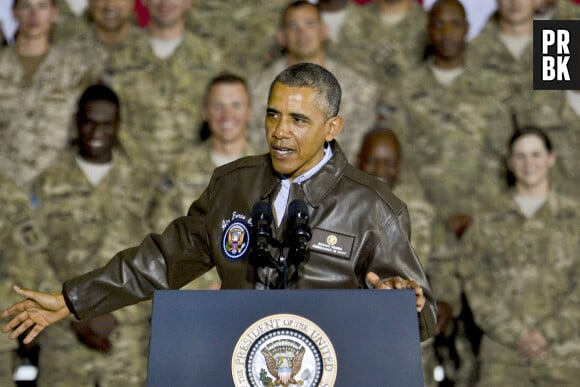 Le président américain Barack Obama fait une visite surprise et éclair aux troupes américaines en Afghanistan sur la base de Bagram, le 25 mai 2014.Losr de son discours, Barack Obama a remercié les soldats de l'armée de terre, de l'air et de la marine pour leur dévouement. Ils leur a serré la main ensuite et a donné à chacun un cadeau. 