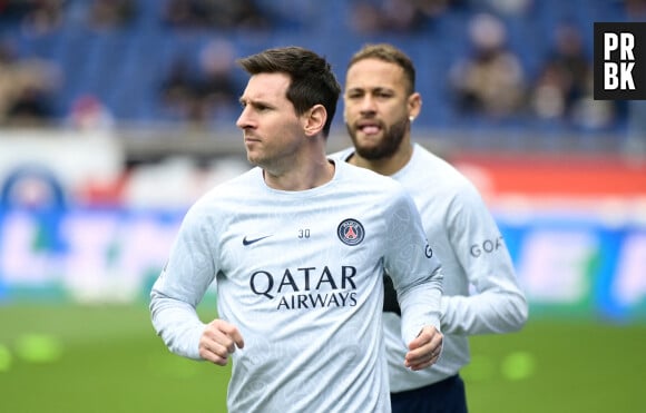 Echauffement - Lionel Leo Messi ( 30 - PSG ) - Neymar Jr ( 10 - PSG ) - lors du match de Ligue 1 Uber Eats "PSG - Lille (4-3)" au Parc des Princes, le 19 février 2023.
