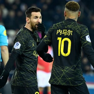 Neymar Jr célèbre son but avec Lionel Leo Messi - Match de Ligue 1 Uber Eats "PSG - Reims (1-1)" au Parc des Princes, le 29 janvier 2023.