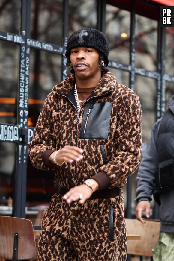 Le rappeur américain Lil Baby et sa compagne sont sortis de la séance d'essayage chez Balenciaga, pour aller faire du shopping dans la boutique Céline et le couple et leurs amis sont allés déjeuner au restaurant L'Avenue, à Paris, France, le 4 mars 2022. © Da Silva-Perusseau/Bestimage