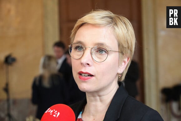 Clementine Autain - Les députés à la sortie de l'hémicycle, dans la salle des 4 colonnes à l'Assemblée Nationale à Paris, suite à l'utilisation de l'article 49.3 de la Constitution pour le vote de la réforme des retraites. Le 16 mars 2023 © Jonathan Rebboah / Panoramic / Bestimage