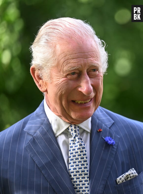 Le roi Charles III d'Angleterre lors de la cérémonie de plantage d'un arbre à la résidence de l'ambassade britannique à Paris, à l'occasion de la visite officielle du roi d'Angleterre en France de 3 jours. Le 20 septembre 2023