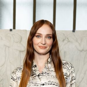 Sophie Turner - Greeting du défilé Louis Vuitton prêt-à-porter automne-hiver 2023/2024 lors de la Fashion Week de Paris (PFW), à Paris, France, le 6 mars 2023.