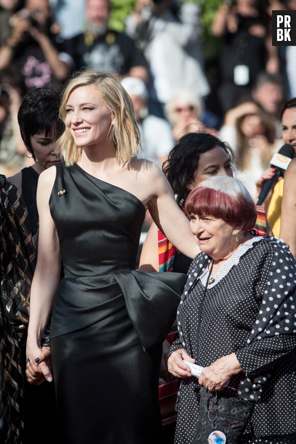 Cate Blanchett et Agnès Varda - Montée des marches du film « Les Filles du Soleil » lors du 71ème Festival International du Film de Cannes. Le 12 mai 2018 © Borde-Jacovides-Moreau/Bestimage 