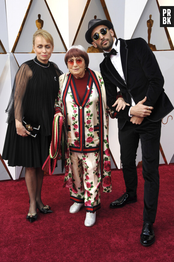 Rosalie Varda, sa mère Agnes Varda et l'artiste JR -- Arrivées - 90ème cérémonie des Oscars 2018 au théâtre Dolby à Los Angeles, le 4 mars 2018. © Kevin Sullivan via Zuma Press/Bestimage 