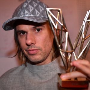 Orelsan vient de signer chez Sony Music.
Exclusif - Le rappeur Orelsan (Chanson originale avec "La Quête", Concert avec "Civilisation Tour" et Création audiovisuelle pour "La Quête" réalisé par Victor Haegelin) en backstage de la 38ème cérémonie des Victoires de la musique à la Seine musicale de Boulogne-Billancourt, France, le 10 février 2023. © Moreau-Veren/Bestimage
